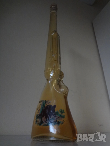 Сувенирна италианска бутилка с формата на пушка