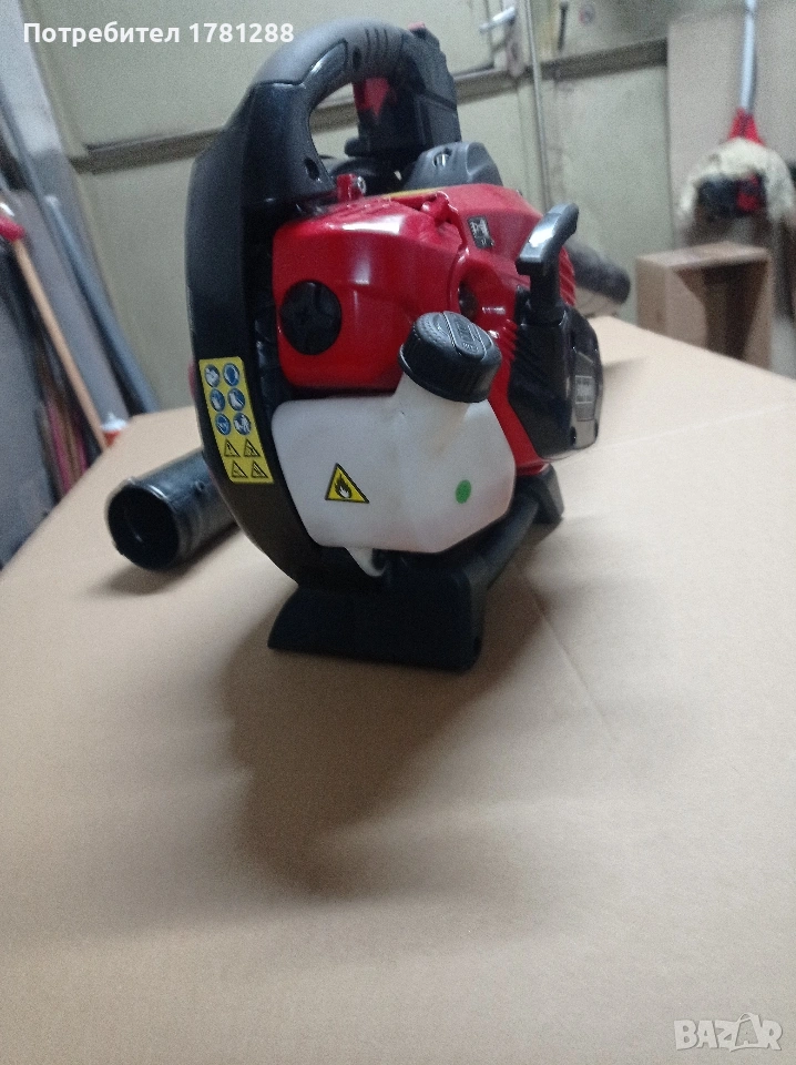 Бензинова духалка за почистване на листна маса., снимка 1