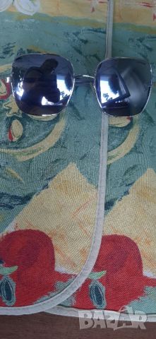 Оригинални слънчеви очила Polaroid сини стъкла, снимка 1 - Слънчеви и диоптрични очила - 46389663