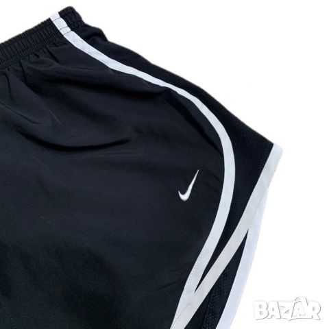 Оригинални дамски шорти Nike | M размер, снимка 3 - Къси панталони и бермуди - 46381934