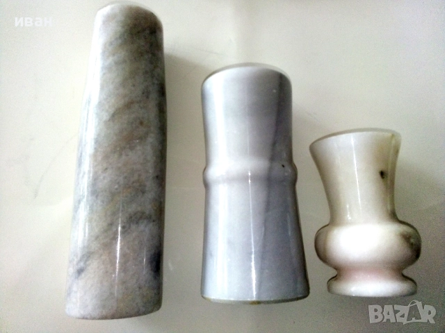 Стари мраморни вази