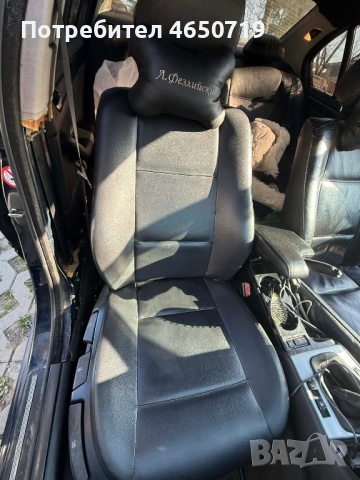 стандартен салон механичен със задни седалки като предните са в отлично състояние без скъсано и заха