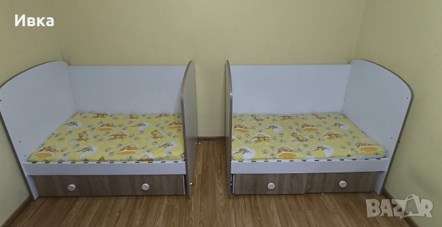 Продавам 2 бебешки дървени легла – отлично състояние!
