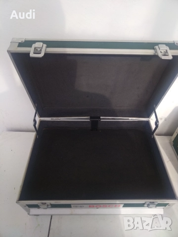 Куфар за инструменти BOSCH Горно отваряем капак  Чекмедже на релси  Две закопчалки и ръкохватка  Габ, снимка 7 - Куфари с инструменти - 52400678