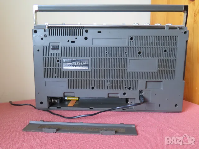 Hitachi TRK 8210E- Радиокасетофон 1981 , снимка 10 - Радиокасетофони, транзистори - 49822722