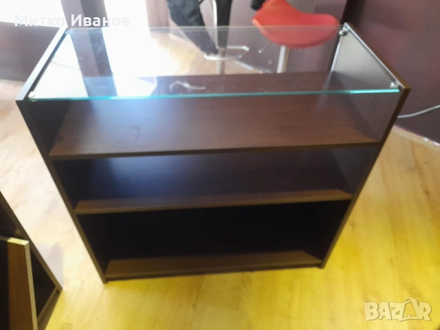 Продавам от затворен магазин за алкохол, цигари и захарни изделия комплект стила и и щандове , снимка 12 - Стелажи и щандове - 53389598