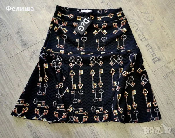 Уникална Брандова Пола с Десен на Ключета , снимка 2 - Поли - 50207475