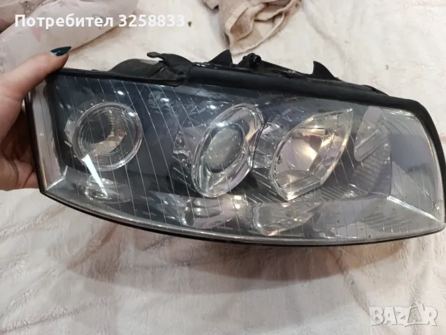 Десен фар за Audi A4 - B6 счупени щипки , снимка 1 - Части - 48637752