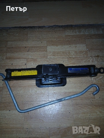 Оргинален крик тойота хйачи бус , снимка 11 - Аксесоари и консумативи - 54076543