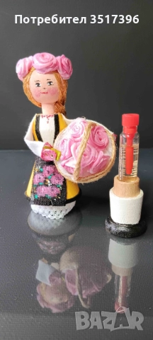 Дървена кукла с национална носия - Розоберачка, снимка 2 - Статуетки - 51431683