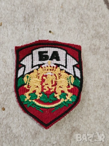 Нашивка на Българската Армия (БА) червен фон Описание: