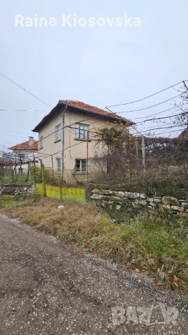 Продава се двуетажна къща с дворно място от 658 кв.м.в с.Замфирово Община Берковица , снимка 3 - Къщи - 52565009