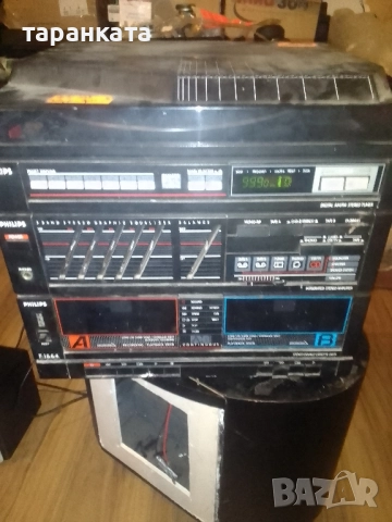 Аудио уредба със грамофон работи си на радио и звук си има 