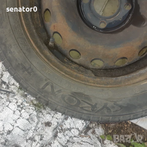 Две джанти от Рено със зимни  гуми, снимка 2 - Гуми и джанти - 50460310