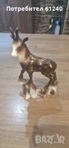 Продавам стара порцеланова статуя на кози рог, снимка 1 - Статуетки - 45582534