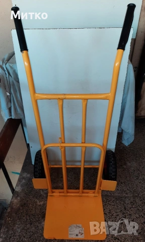 Ръчна количка с 2 броя пневматични колела и падаща решетка 