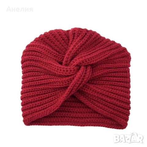 Дамска зимна плетена шапка с усукан възел по средата. , снимка 4 - Шапки - 52657751