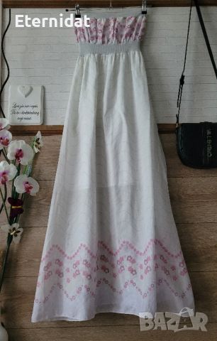 Дълга лятна бяла рокля на розови цветчета 