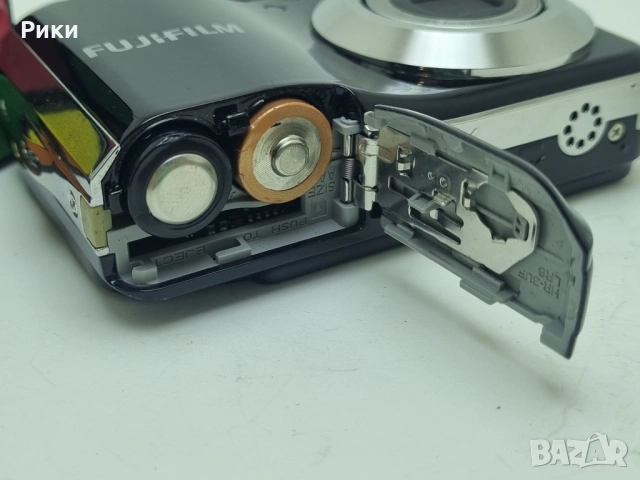 FUJIFILM FinePix AV100 12.0MP Retro Digital Camera, снимка 12 - Фотоапарати - 53308484