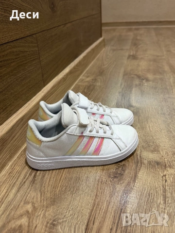 Продавам детски маратонки ADIDAS