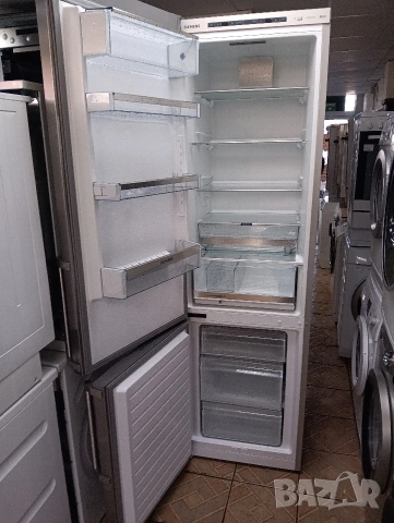 Иноксов комбиниран хладилник с фризер Сименс с две години гаранция!, снимка 13 - Хладилници - 53652454