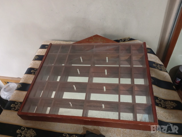 Стенен шкаф за колекции, снимка 3 - Други ценни предмети - 53198788