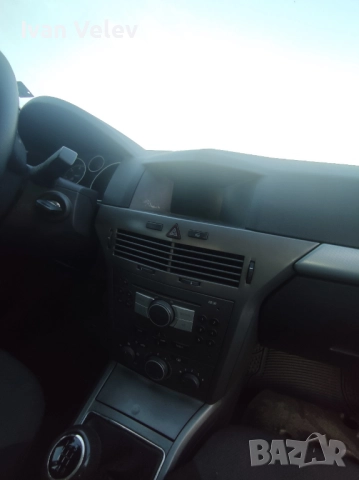 Опел Астра Х 1.7 цдти 101к.с 2005г НА ЧАСТИ/Opel Astra H 1.7CDTI 101ks, снимка 10 - Автомобили и джипове - 51827850