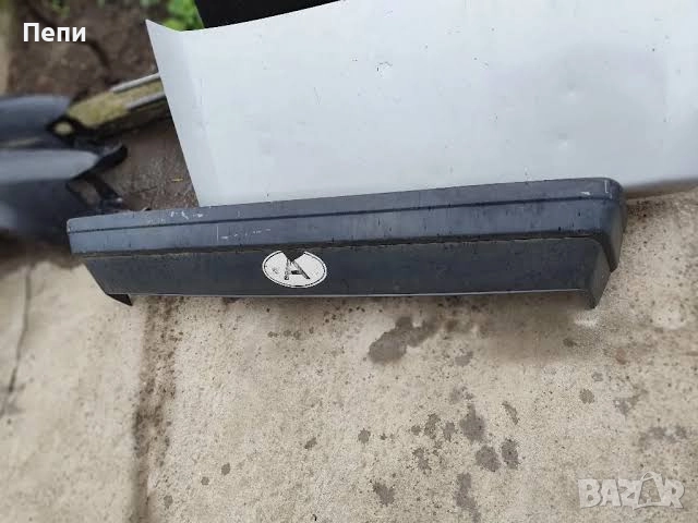 Задна броня за Мерцедес 190, снимка 3 - Части - 52631064