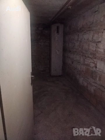 Под нем склад мазе подходящо  за, съхранение на багаж, лични вещи, снимка 2 - Складове - 52906259