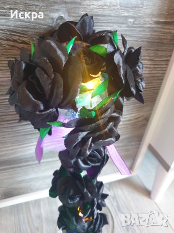 Светещ букет от черни рози ръчно направен, снимка 1 - Декорация за дома - 46415488