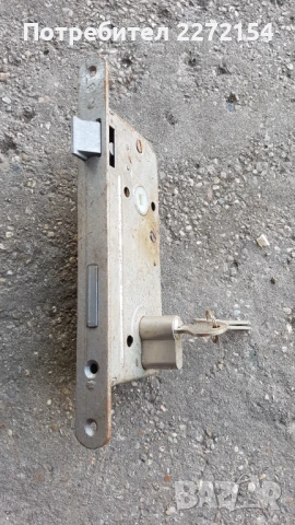 Брава с патрон и ключове, снимка 2 - Входни врати - 51015688