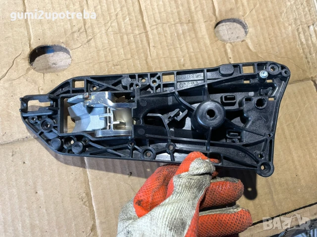 Вътрешна Дръжка Задна Дясна Врата 7P5837020 Porsche Cayenne 3.0D 92A/EG22/2012, снимка 4 - Части - 50819245