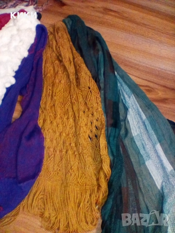 Дамски шалове, снимка 10 - Шалове - 46238762