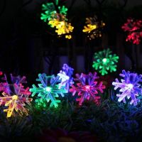 Многоцветни коледни LED лампички със снежинки с щепсел - Многоцветни, дължина - 5м ,28бр лампички. Т, снимка 2 - Декорация за дома - 45786333