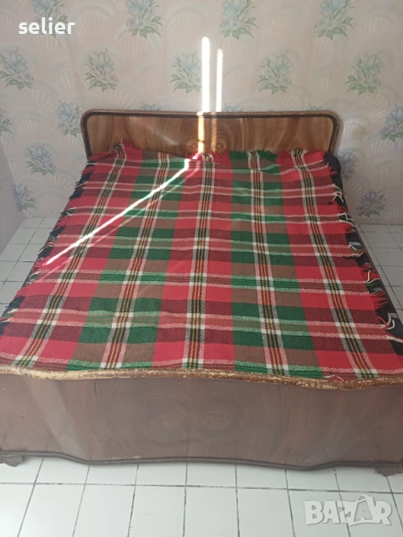 Продавам спалня,гардероб и русенско легло за 50лв общо.Идвате и си ги взимате от място.За повече инф, снимка 1