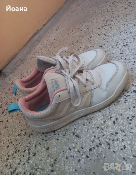 Оригинални обувки на adidas, снимка 1