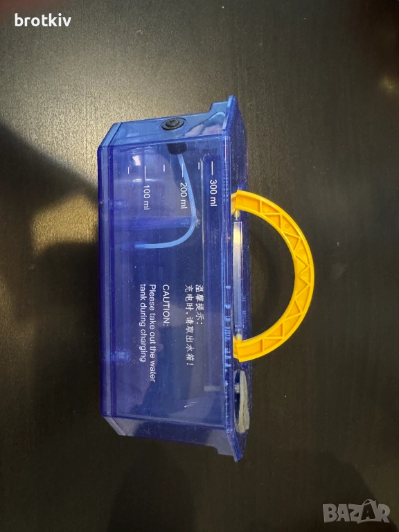 Продавам контейнер за вода за прахосмукачка, снимка 1