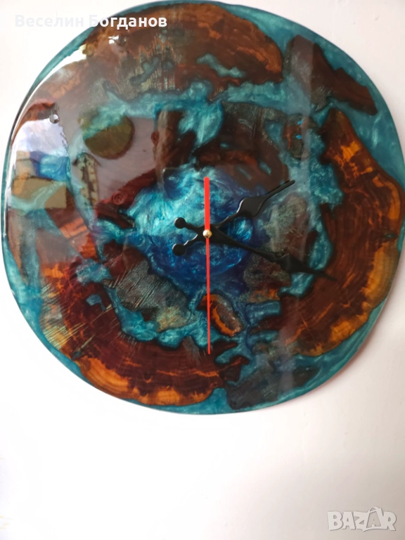 Часовник изработен от епоксидна смола и дърво , снимка 1