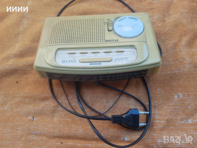 Радио часовник будилник с лампа и аларма BOSS