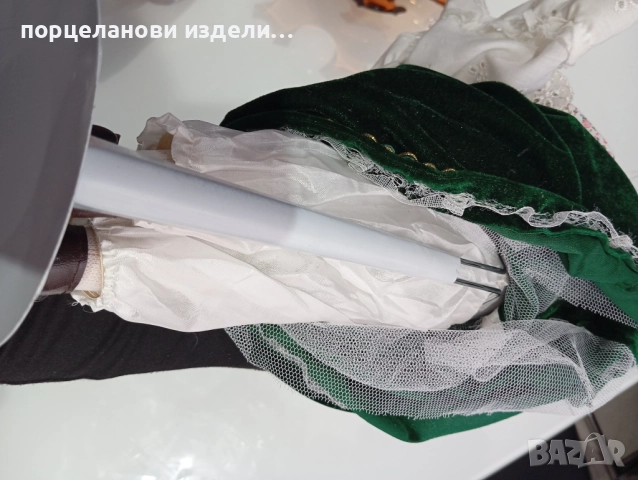 Порцеланова колекционерска кукла със метална стойка , снимка 18 - Антикварни и старинни предмети - 52690344