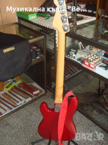 Бас китара с колан и калъф, снимка 10 - Китари - 51719582