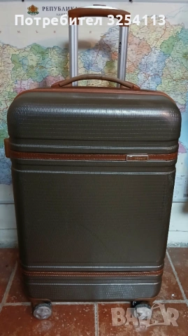 Куфар голям твърд