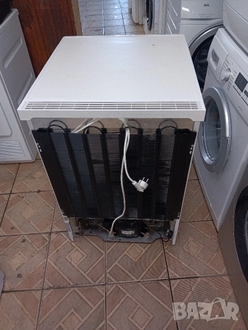 Малък фризер с 4 чекмеджета Миеле Miele с две години гаранция!, снимка 3 - Фризери - 53626651