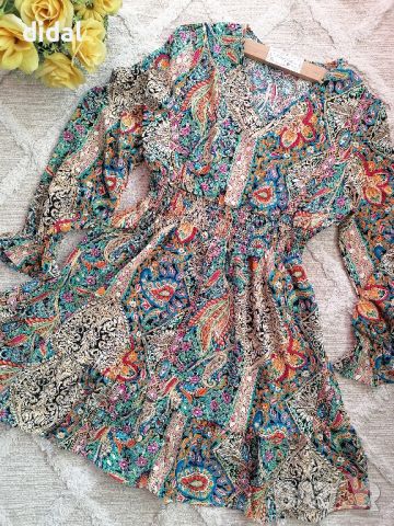 Пленителна рокля с вълшебни цветове , снимка 1 - Рокли - 45966077