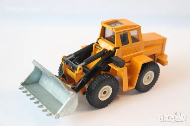 SIKU 1/55 ?? МОДЕЛ ФАДРОМА БАГЕР ТРАКТОР, снимка 6 - Колекции - 50113391