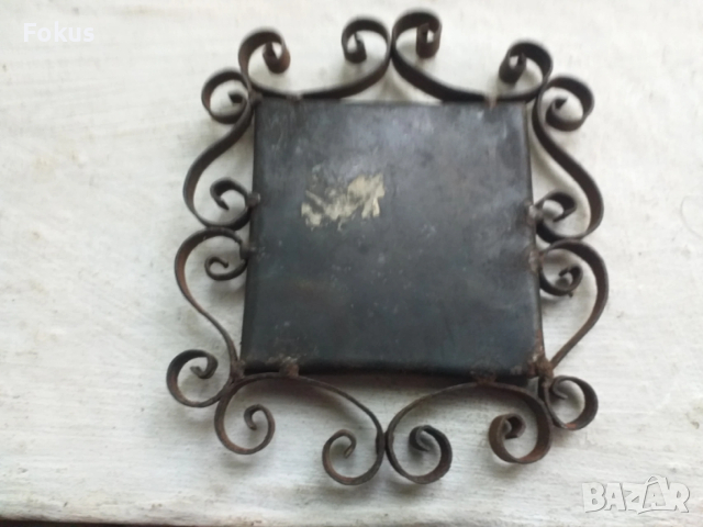 Порцелан в метална рамка с подпис, снимка 4 - Антикварни и старинни предмети - 53451933