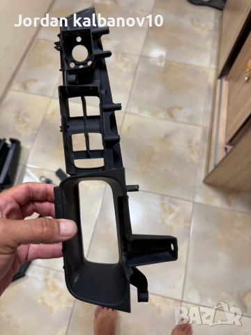 Вътрешна част на дръжката на предна лява врата на Ауди Audi A8 D4 4H само за 50Eur. 4H1959517, снимка 3 - Части - 53305251