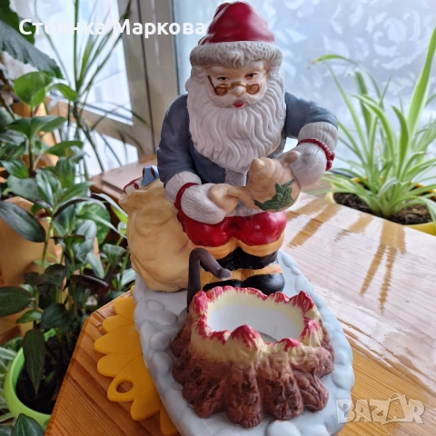 Голям керамичен Дядо Коледа на чешмата