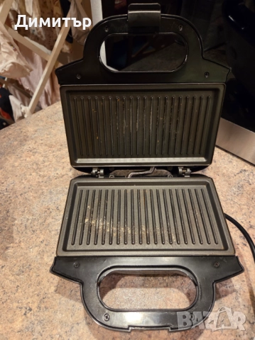 Грил преса tefal с мощност 700W, снимка 2 - Скари - 52998643