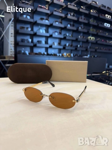 очила с черен обикновен калъф и ув защита bvgari , снимка 2 - Слънчеви и диоптрични очила - 53056092